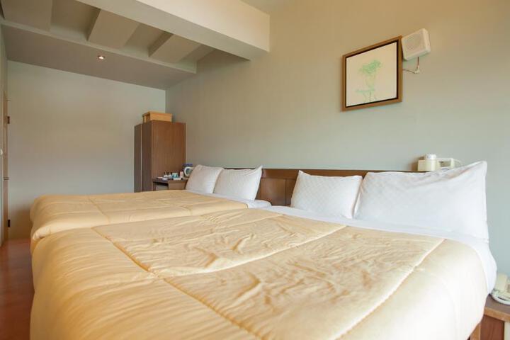 Room 2 of 6