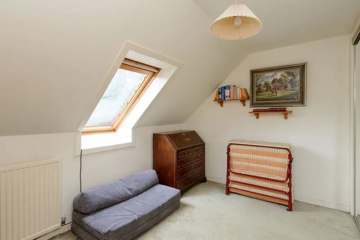 Room 5 of 16