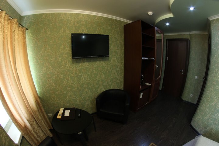 Room 9 of 11