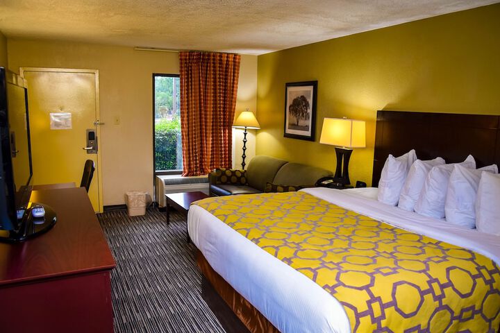 1 King Bed (5 of 14)