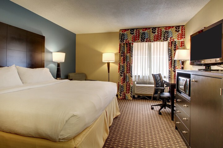 1 King Bed (6 of 6)
