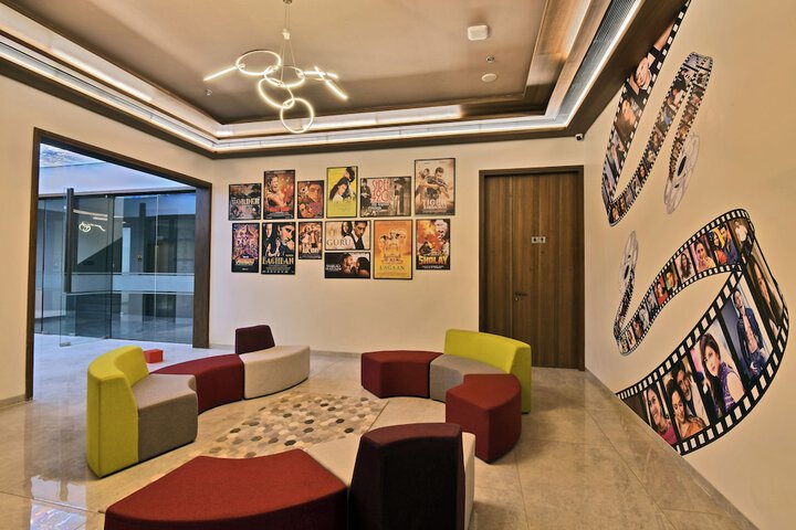 Room 9 of 17