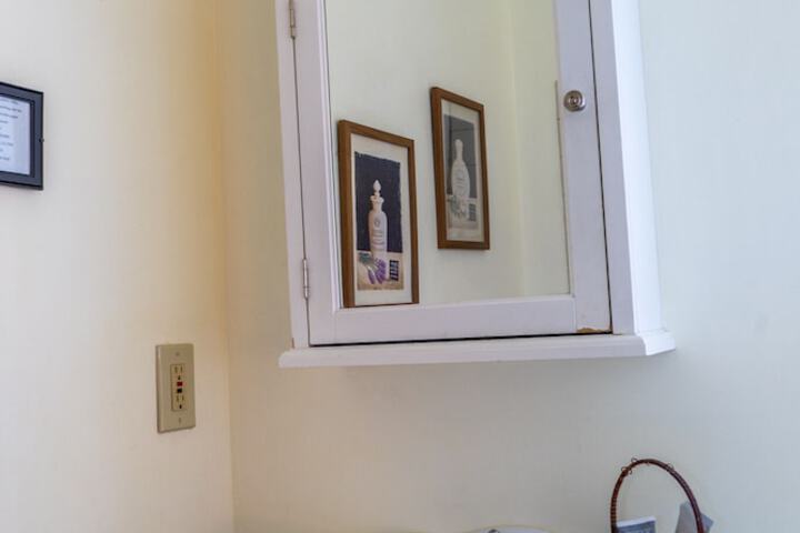 Room 115 of 136