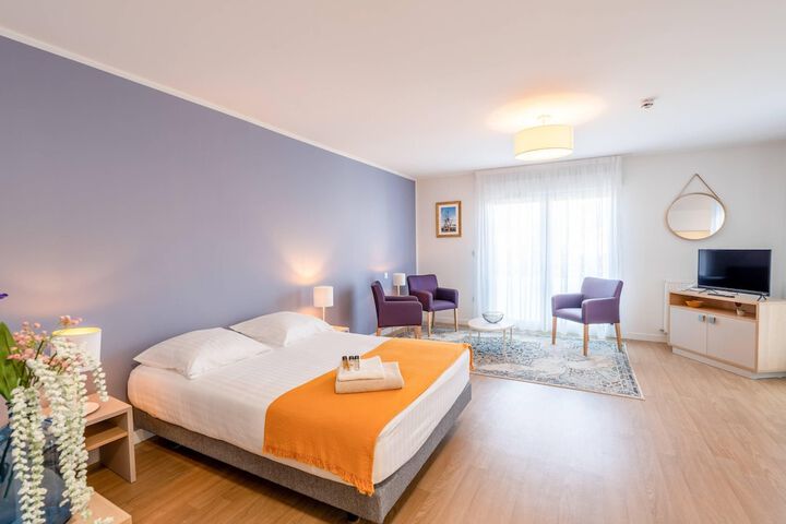 Room 5 of 28