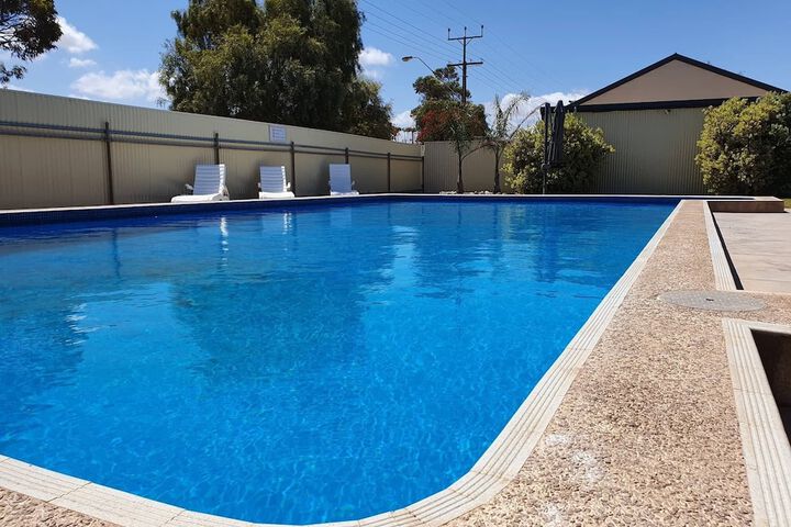 Pool 52 of 67