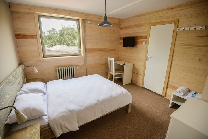 Room 4 of 20