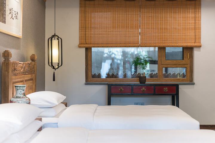 Room 12 of 84
