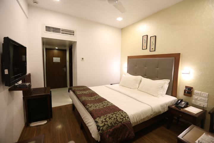 Room 4 of 38