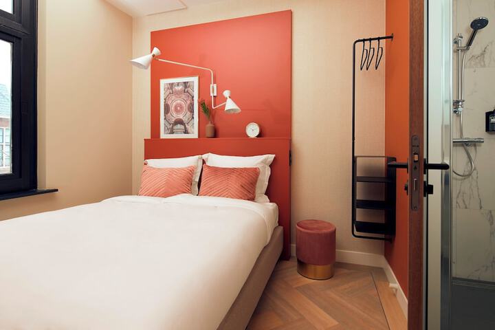 Room 3 of 72