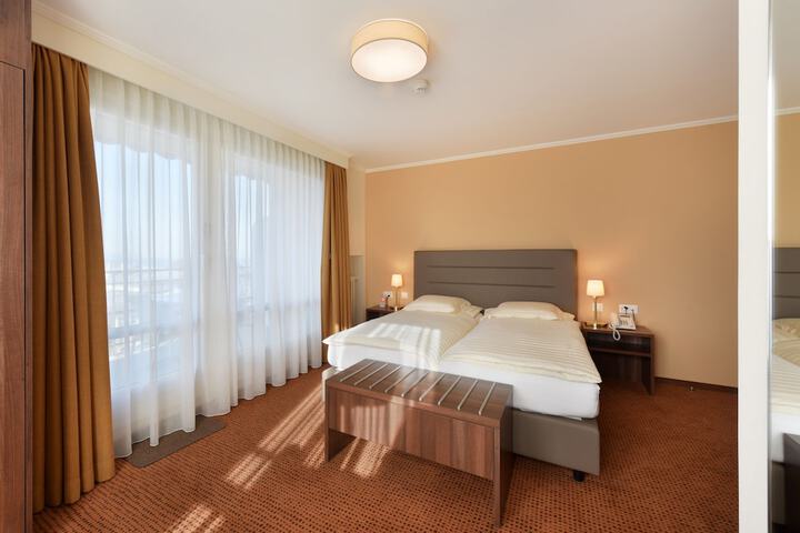 Room 28 of 65