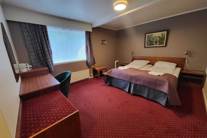 Room 35 of 102
