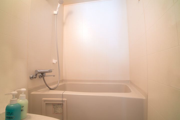 Deep soaking bathtub