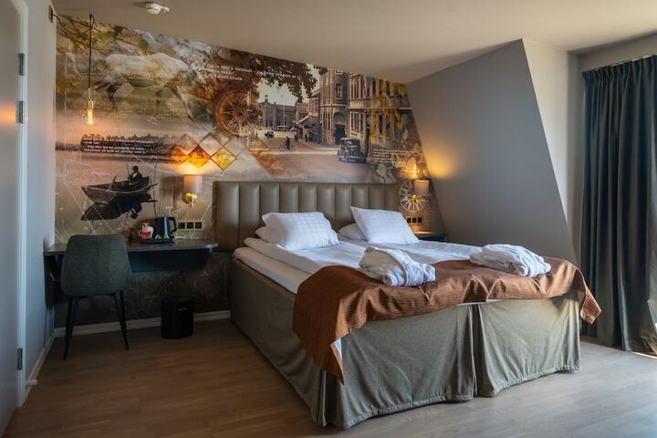 Room 32 of 60