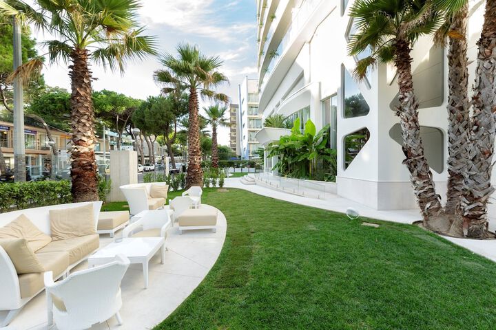 Hotel Exterior 74 of 85