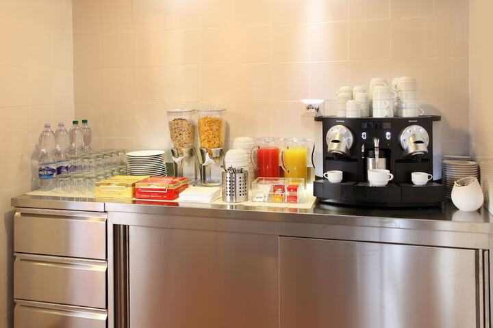 Breakfast/Coffee Service 26 of 37