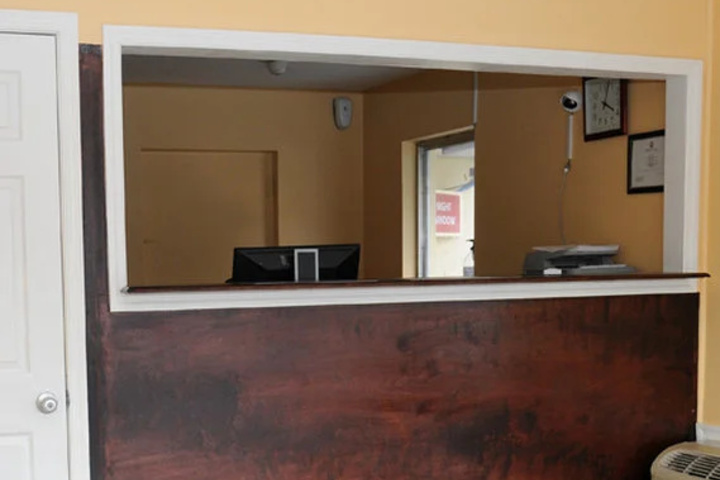 Room 4 of 6