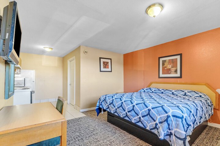 Room 8 of 40