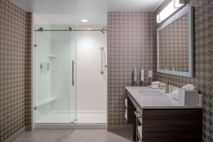 1 King Accessible Tub Studio Suite (9 of 15)