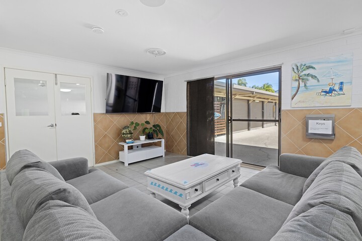 Lounge 18 of 23