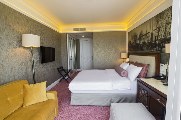 Room 6 of 39