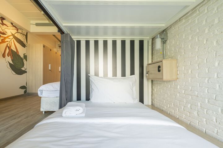 Room 27 of 112