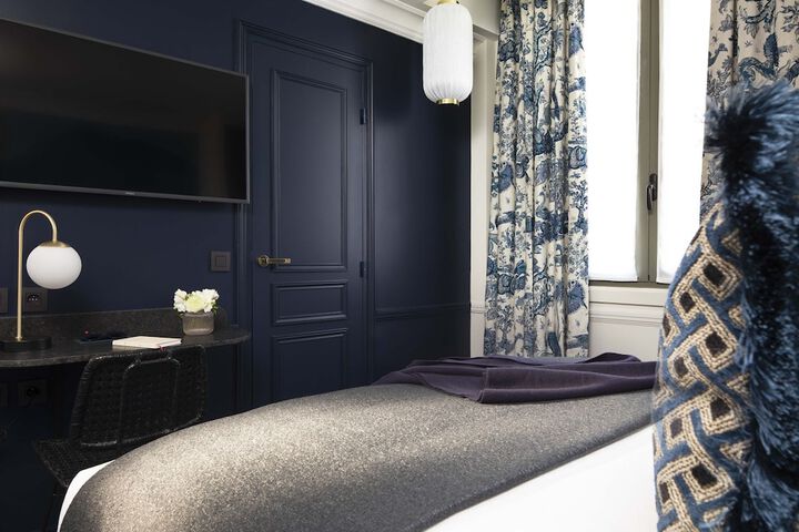 Room 32 of 85