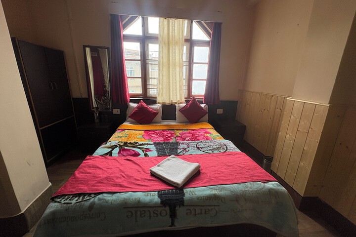 Room 16 of 40