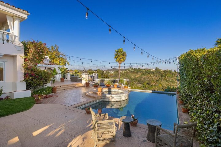 Property Grounds 43 of 51