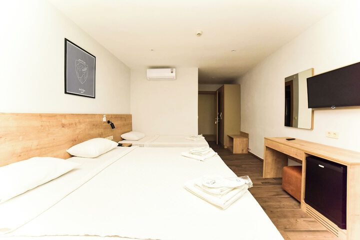 Room 3 of 43