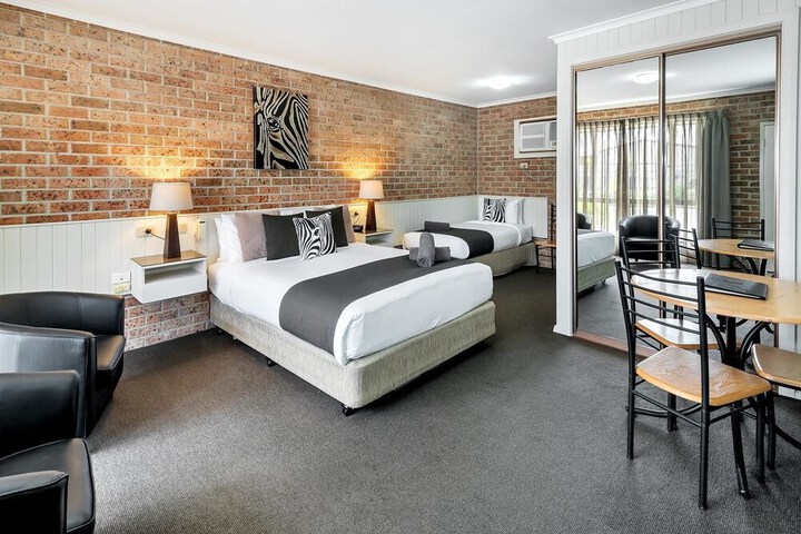 Room 4 of 35