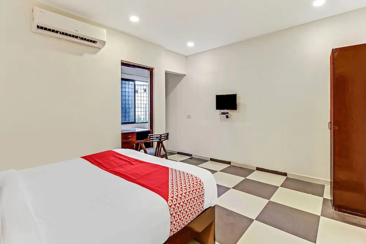 Room 6 of 15