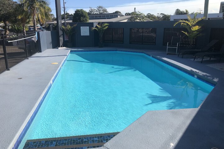 Pool 20 of 30