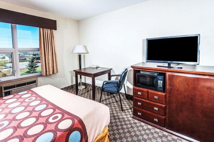 Room 6 of 18