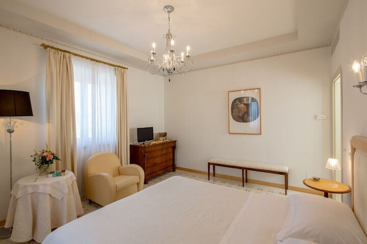 Room 18 of 150