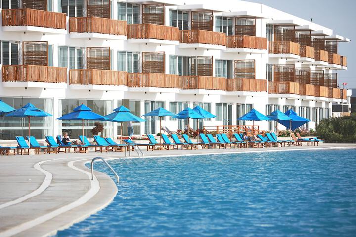 Hotel Pool