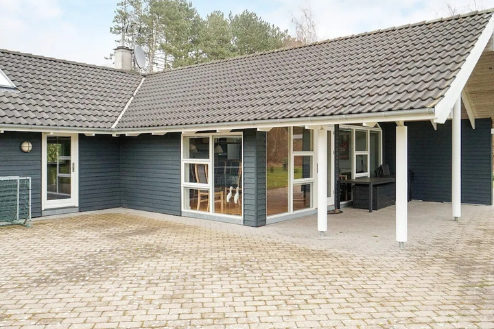 10 person holiday home in R dby