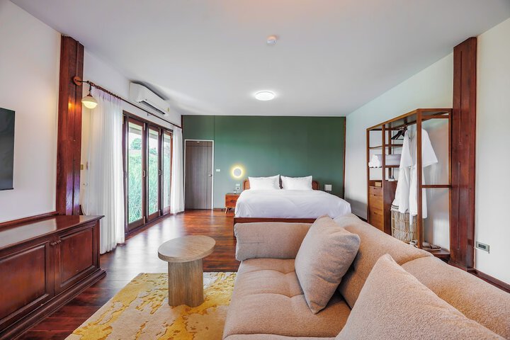 Room 10 of 38