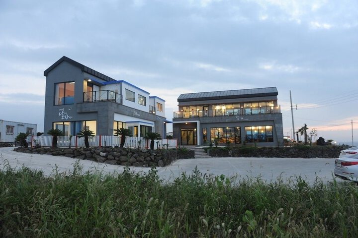 Hotel Entry