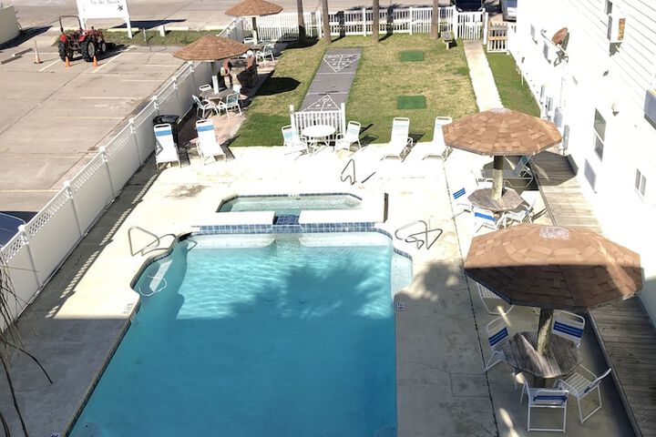 Pool 143 of 173