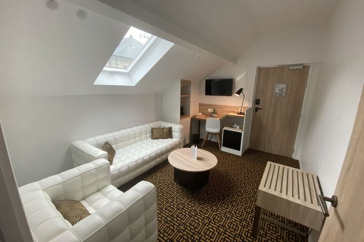 Room 8 of 39