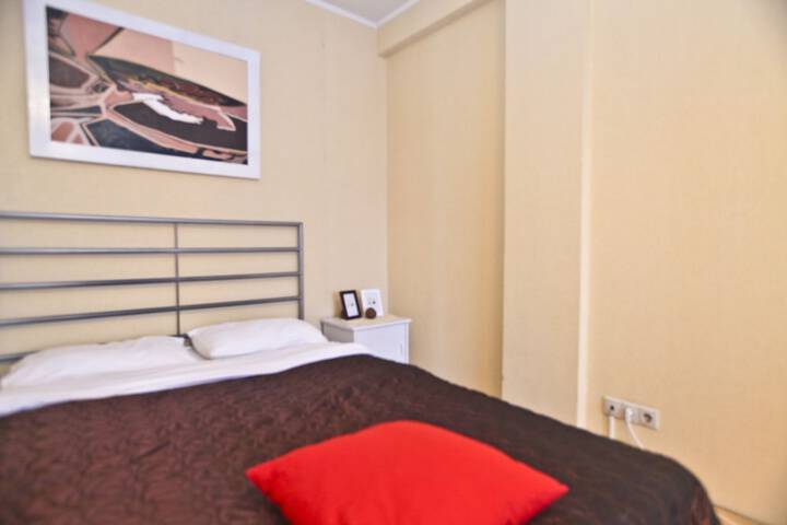 Room 4 of 183