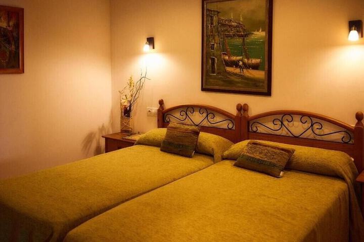 Room 12 of 32