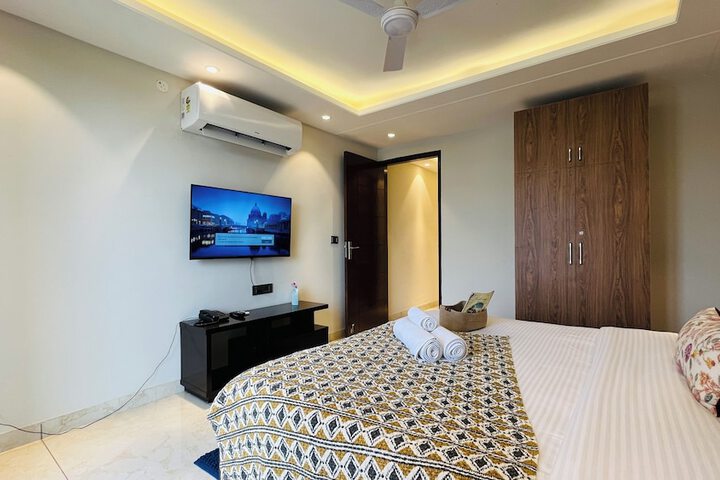 Room 4 of 36