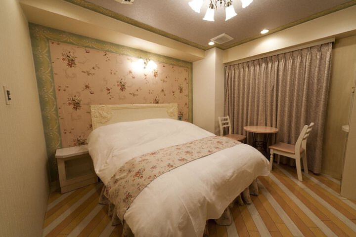 Room 8 of 25