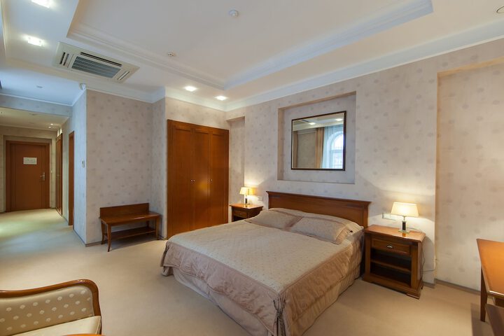 Room 8 of 38