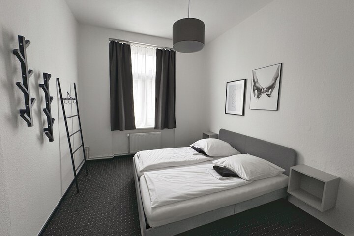 Room 32 of 37