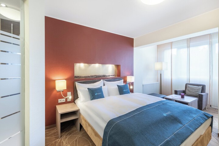 Room 14 of 77