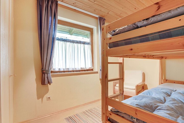 Room 5 of 28