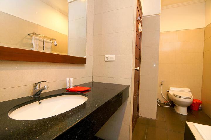 RedDoorz Plus at Patimura Legian