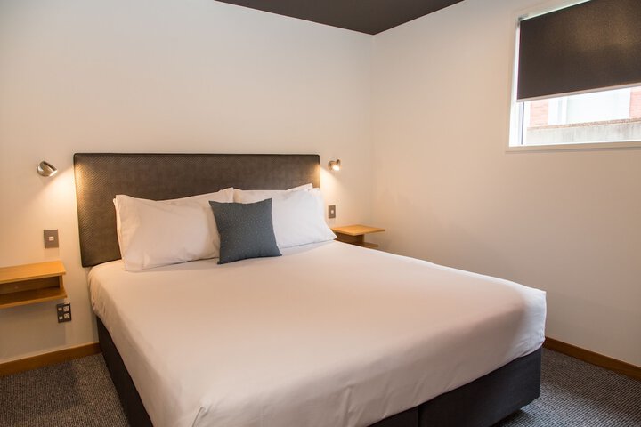 Room 4 of 37